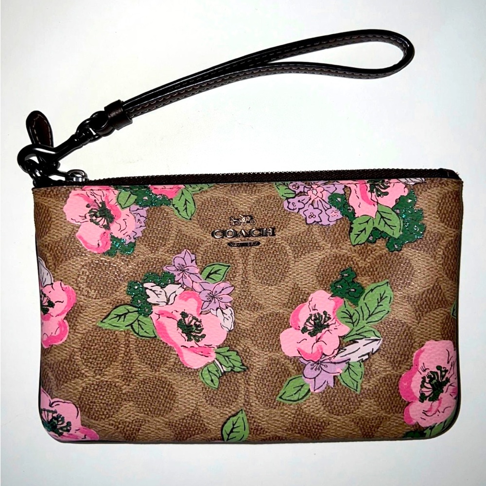 Coach  Corner Zip Wristlet in Sígnature Canvas with Blossom Print